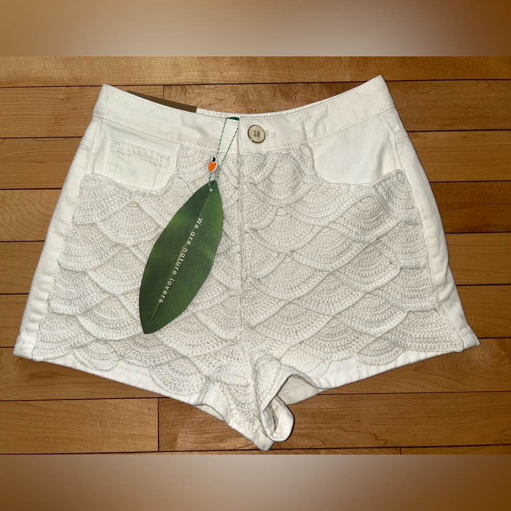 NEW! NWT FARM RIO Crocheted Denim Shorts White Size 24